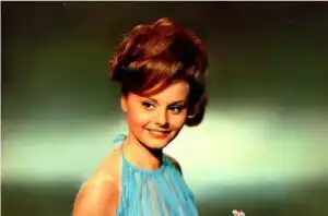 Capturing the Moonlight: The Timeless Tale of 'Le Pediré a la Luna' by Los Rebujitos 13 Rocío Dúrcal: The Queen of Ranchera’s Timeless Legacy