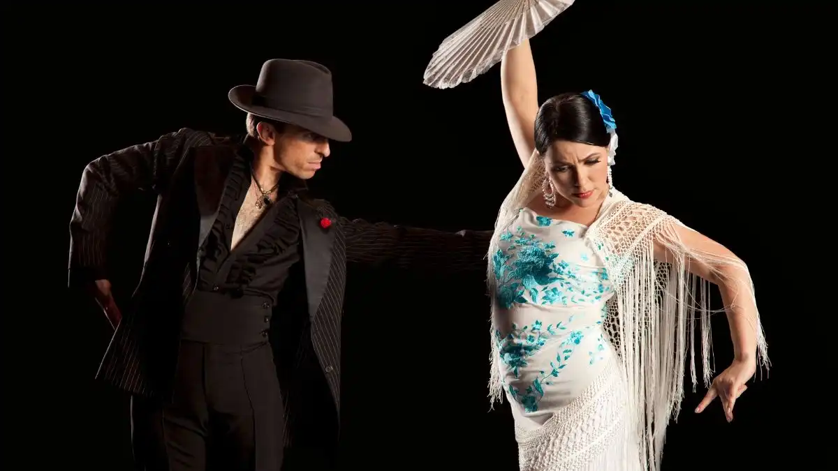 Explora la Cultura de Bailes Latinos 335 first flamenco