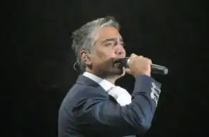 Carlos Santana: El maestro de la fusión 3 Alejandro Fernández: El Charro del México moderno