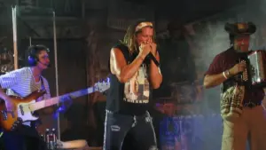 La historia detrás de “Waka Waka (Esto es África)” de Shakira 8 Carlos Vives: El maestro de los ritmos colombianos