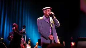 Biografía de Celia Cruz: La reina del ritmo perdurable de la salsa 6 Biografía de Ibrahim Ferrer: la suave voz del trovador de Buena Vista