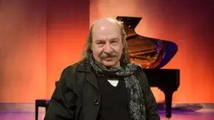 Atahualpa Yupanqui: el trovador de las pampas y guardián del folklore argentino 2 Lito Nebbia: el maestro del rock, el jazz y más allá argentinos