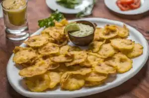 Cocina de Costa Rica: una odisea gastronómica de biodiversidad, cultura y sabor 9 Receta de patacones: la delicia de plátano crujiente de Costa Rica