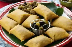 Curiosidades de Venezuela 412 Receta de hallacas: el tapiz culinario de Venezuela desplegado en una hoja de maíz